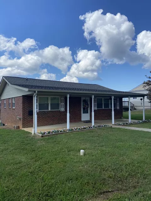 419 9th St, Newport, TN 37821