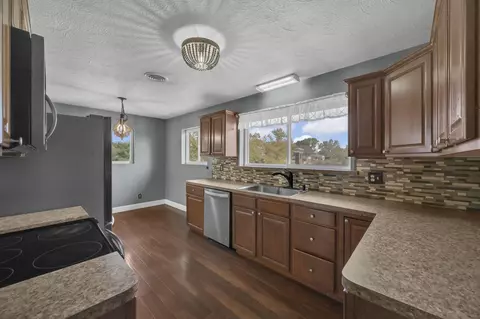 Kitchen - 236 Navaho Trl Trl, Talbott, TN 37877 photo 3 of 5