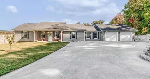 802 Quiet Oaks Way, Dandridge, TN 37725