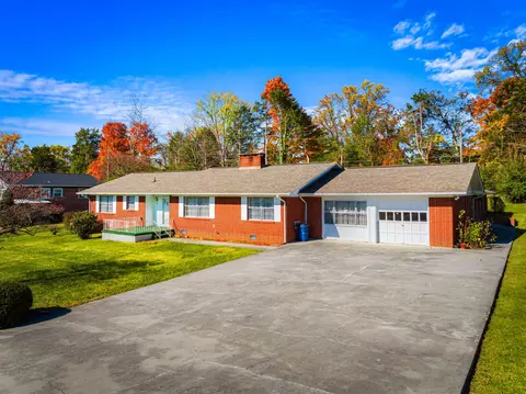 2627 Lakemoore Dr, Morristown, TN 37814