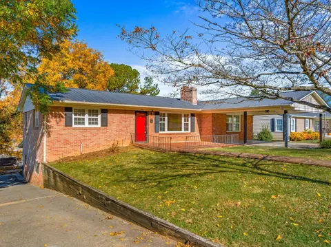 805 Douglas Dr, Rogersville, TN 37857