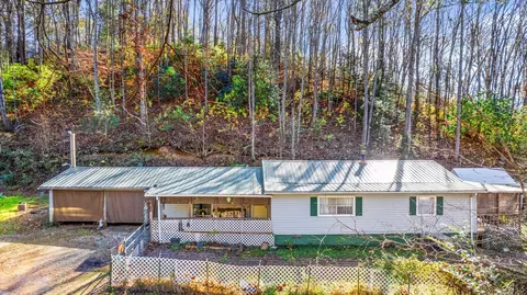 4230 Lindsey Gap Rd, Cosby, TN 37722