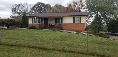 2745 Lisa Circle Cir, Strawberry Plains, TN 37871