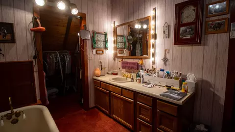 Bath - 1154 Lakeshore Rd, Talbott, TN 37877 photo 6 of 7