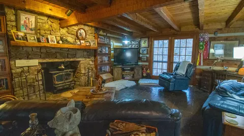 Living - 1154 Lakeshore Rd, Talbott, TN 37877 photo 1 of 4
