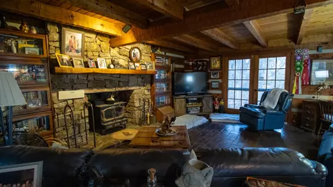 Living - 1154 Lakeshore Rd, Talbott, TN 37877 photo 4 of 4