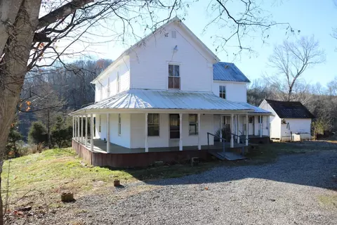 2350 Oakwood Rd, Midway, TN 37809