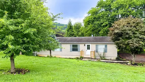 555 Green Hill Rd, Dandridge, TN 37725