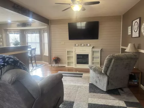 Living - 7344 Sweetbriar Dr, Talbott, TN 37877 photo 2 of 6