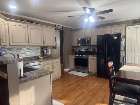 Kitchen - 7344 Sweetbriar Dr, Talbott, TN 37877 photo 1 of 3