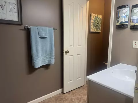 Bath - 7344 Sweetbriar Dr, Talbott, TN 37877 photo 1 of 4