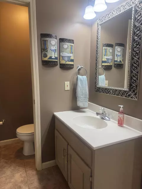 Bath - 7344 Sweetbriar Dr, Talbott, TN 37877 photo 2 of 4