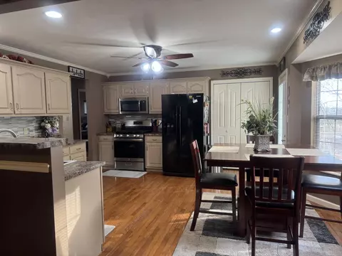 Kitchen - 7344 Sweetbriar Dr, Talbott, TN 37877 photo 2 of 3