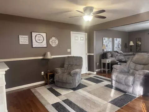 Living - 7344 Sweetbriar Dr, Talbott, TN 37877 photo 3 of 6