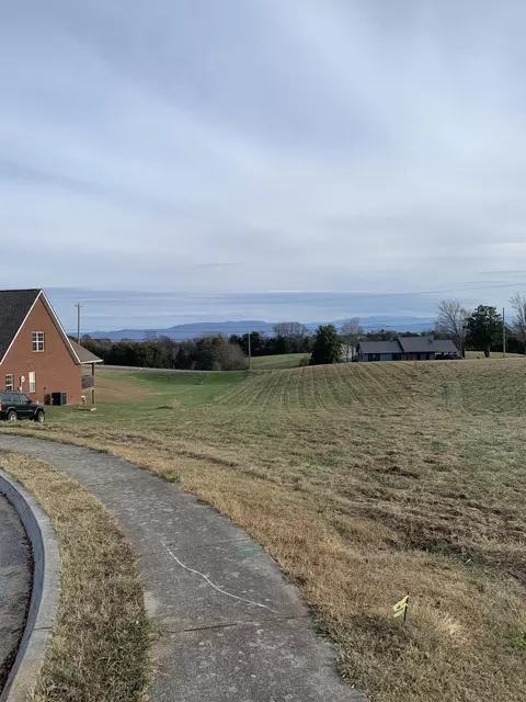 32 Charles Ct, Dandridge, TN 37725