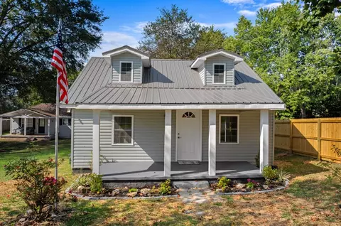541 7th St, Newport, TN 37821