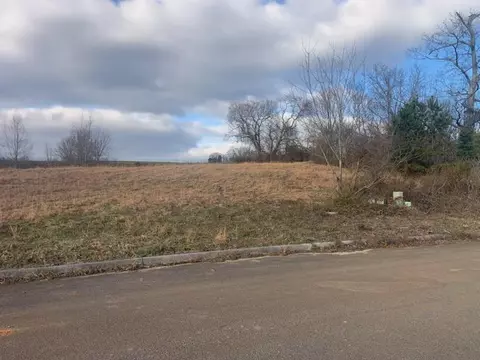 305 Eagle Claw Ln, Dandridge, TN 37725