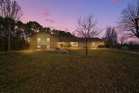 676 Wine Rd, Dandridge, TN 37725