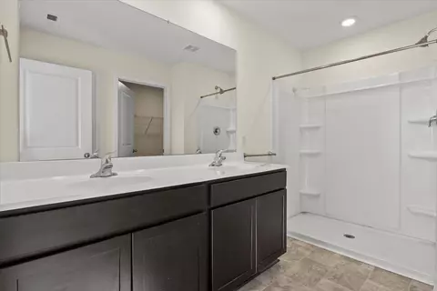 Bath - 1212 Cole Dr, Talbott, TN 37877 photo 1 of 2