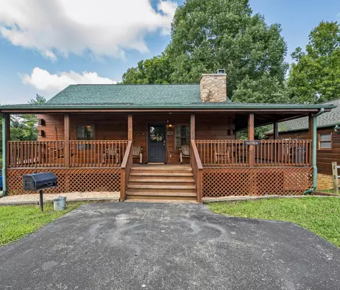 2672 Valley Heights Dr, Pigeon Forge, TN 37863