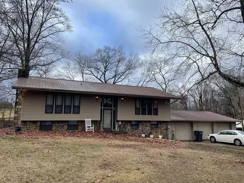 1600 Lake Park Cir, Morristown, TN 37814