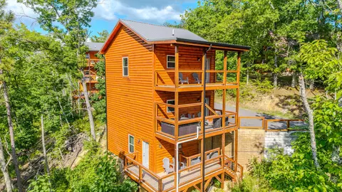 1868 Blue Tick Way, Sevierville, TN 37876
