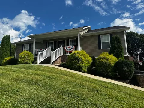 699 Privet Dr, Dandridge, TN 37725