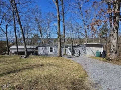 1361 Paradise Ln, Dandridge, TN 37725