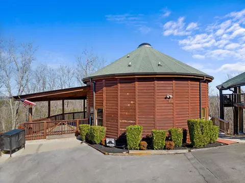 1088 Towering Oaks Drive Dr, Sevierville, TN 37876
