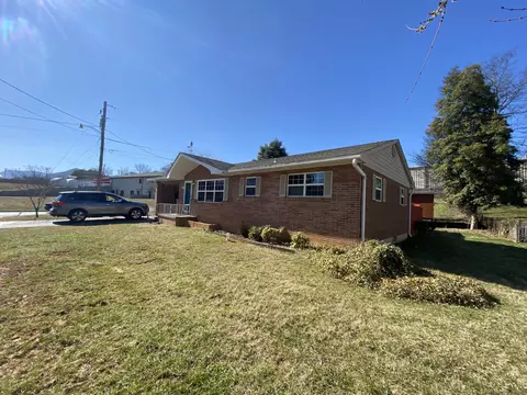 639 Woodlawn Ave, Newport, TN 37821
