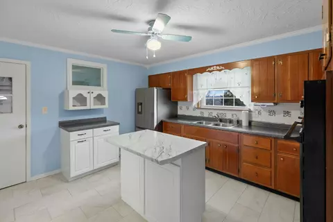 Kitchen - 8186 Welch Dr, Talbott, TN 37877 photo 2 of 3