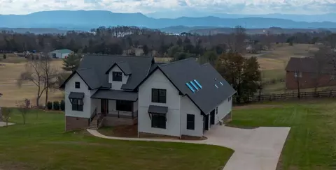 374 Fairway Dr, Dandridge, TN 37725