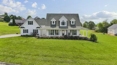1896 Lakebrook Cir, Dandridge, TN 37725