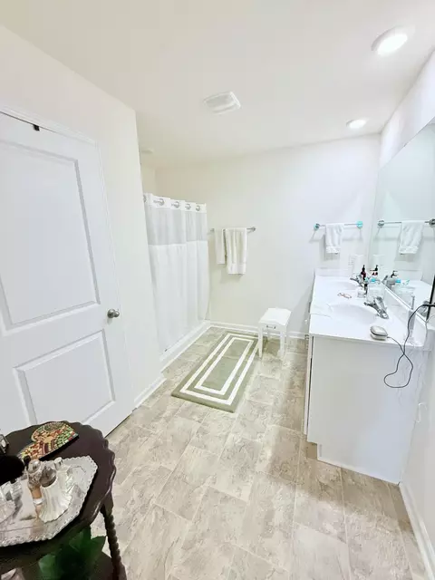 Bath - 824 Greene Meadow Dr, Talbott, TN 37877 photo 2 of 4