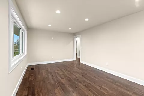 Living - 686 Lakeshore Rd, Talbott, TN 37877 photo 3 of 3