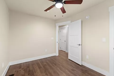 Bedroom - 686 Lakeshore Rd, Talbott, TN 37877 photo 4 of 6