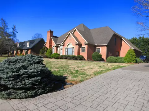 932 Colonial Dr, Morristown, TN 37814