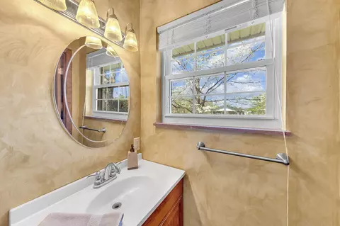 Bath - 1563 Senator Cir, Talbott, TN 37877 photo 2 of 4