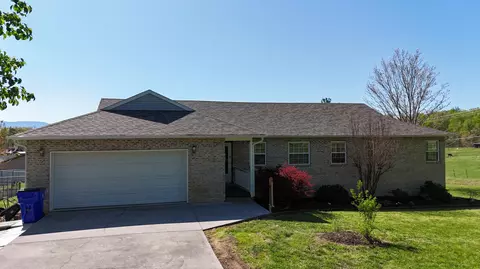 1605 Sams Dr, Dandridge, TN 37725