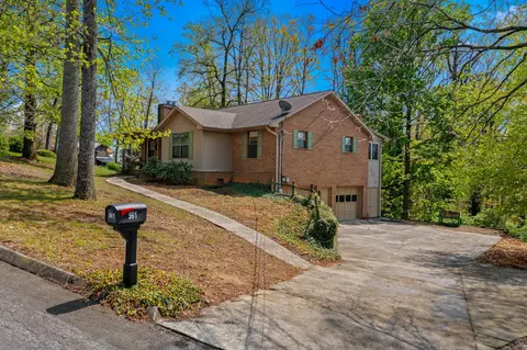 961 Woodway Dr, Morristown, TN 37814