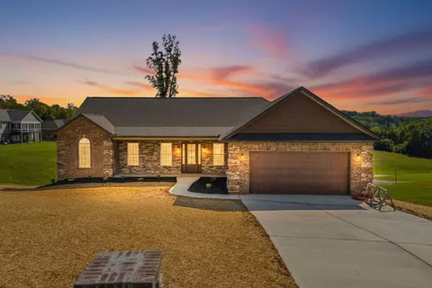 4110 Harbor View Dr, Morristown, TN 37814