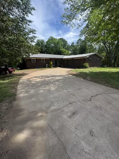 828 Bear Springs Rd, Morristown, TN 37814