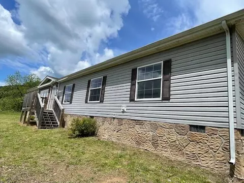 6986 War Crk, Thorn Hill, TN 37881