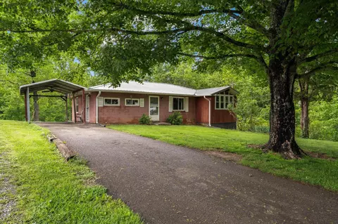 9421 College St, Strawberry Plains, TN 37871
