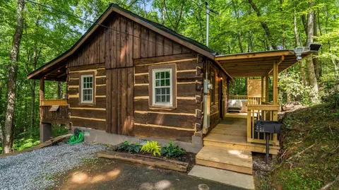 1131 Old Cartertown Rd, Gatlinburg, TN 37738