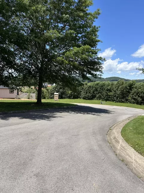 321 Kensington Dr, Morristown, TN 37814