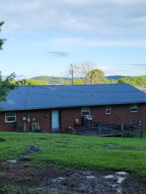 Exterior - 204 Clearview Dr, Bean Station, TN 37708 photo 2 of 5