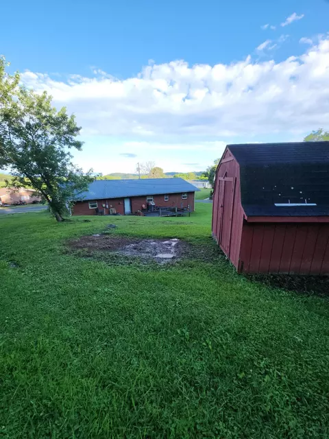Exterior - 204 Clearview Dr, Bean Station, TN 37708 photo 3 of 5