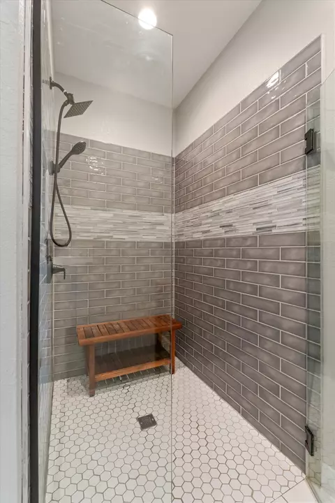 Bath - 223 Masters Ln, Bean Station, TN 37708 photo 2 of 4