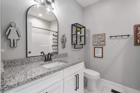 Bath - 223 Masters Ln, Bean Station, TN 37708 photo 3 of 4